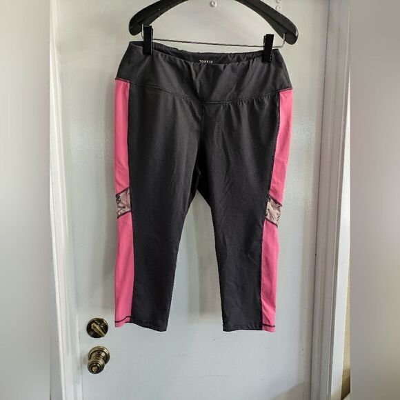 torrid Pants - Torrid Active Capri Yoga Pants Size 2